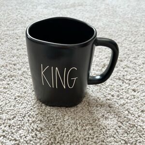Rae Dunn King Mug